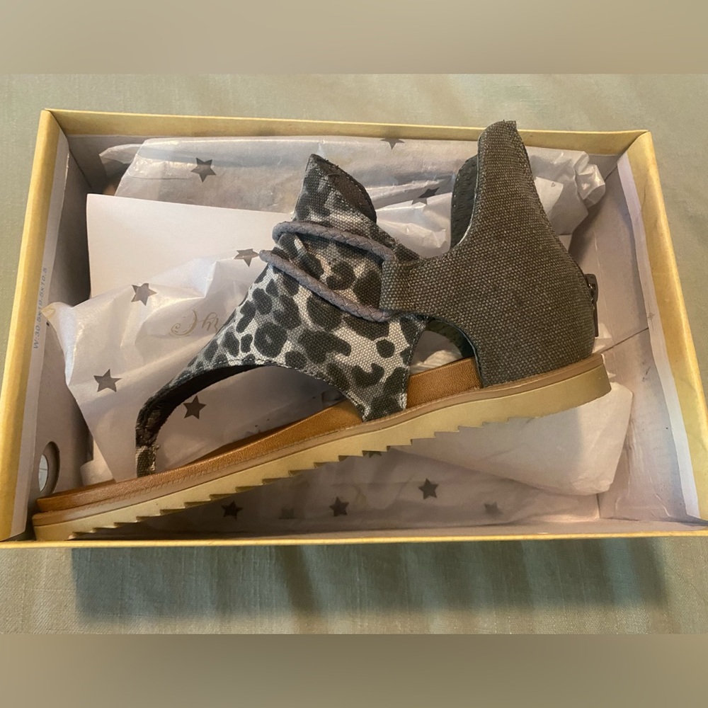 Very G grey leopard sandals